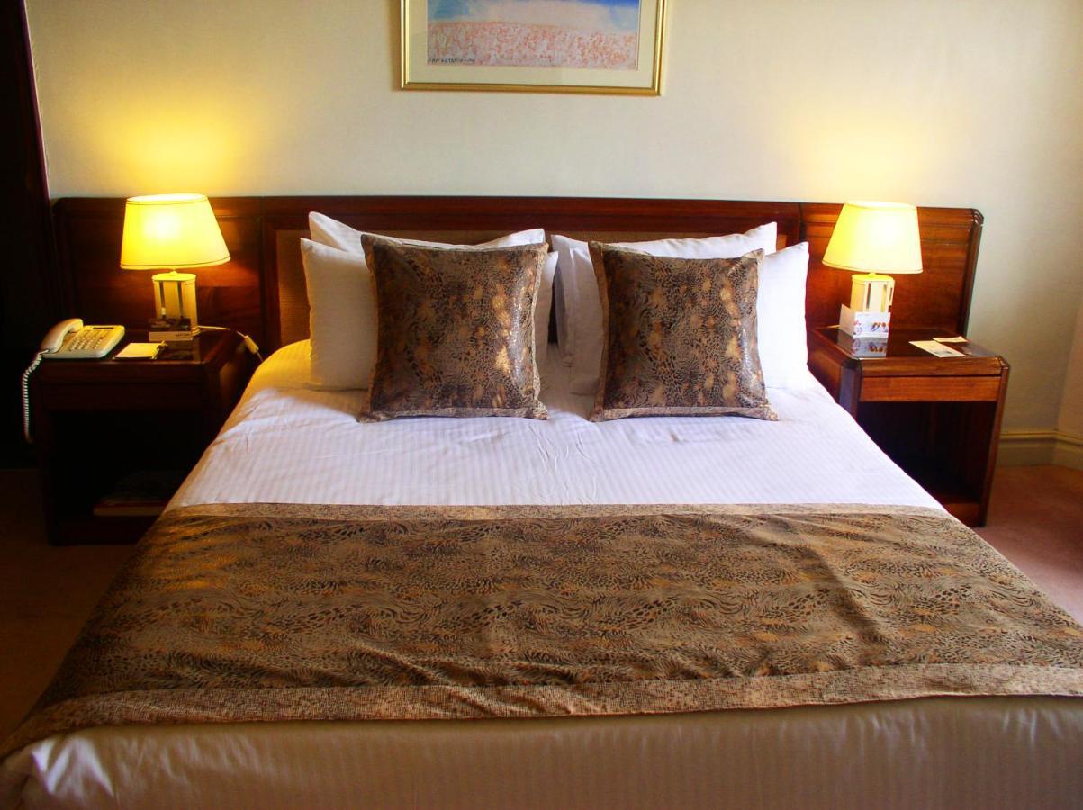 Ledger Plaza Hotel