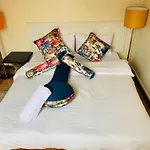 Steve Suites