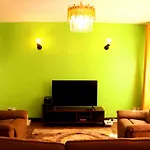 Little Green Room Homestay Near Jkia Airport & Sgr Railway Station