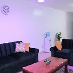 Lovely Emerald Green 3-Bedroom Apartment