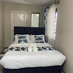Cosy & Stylish Studio Apartment Near Jkia, Sgr With High Speed Wifi, Netflix, Free Parking And Secure.