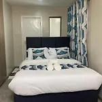 Cosy & Stylish Studio Apartment Near Jkia, Sgr With High Speed Wifi, Netflix, Free Parking And Secure.