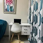Cosy & Stylish Studio Apartment Near Jkia, Sgr With High Speed Wifi, Netflix, Free Parking And Secure.