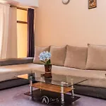 Lux Suites Makao Rossyln Apartments