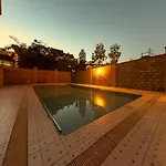 Kipeo Suites By Homes By Della