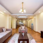 K\'S Place - Elegant 2 Bedroom Apartment With A Pool & Gym