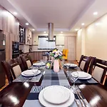K\'S Place - Elegant 2 Bedroom Apartment With A Pool & Gym