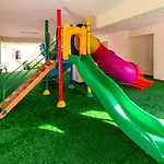 K\'S Place - Elegant 2 Bedroom Apartment With A Pool & Gym