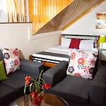 Acacia Apartment - Studio Heri Sherry Homes