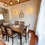 Lavingtons Stylish Retreat-Near Malls, Restaurants And Hotels