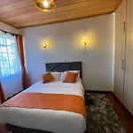 Lavingtons Stylish Retreat-Near Malls, Restaurants And Hotels