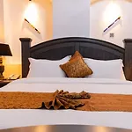Smothers Suites And Restaurant