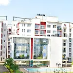 Race Course Gardens Apartments