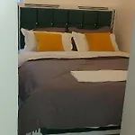 Hipsonic Studio Apartment Racecourse Gardens