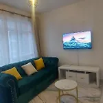 Hipsonic Studio Apartment Racecourse Gardens