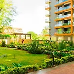 Lux Suites Oasis Of Peace Apartments