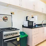 Tropical Themed 3Br And Dsq Apartment