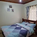 Lux Suites Donholm Family Bungalow