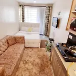 Lux Suites Royal Suburbs Apartments