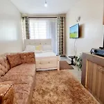 Lux Suites Royal Suburbs Apartments