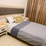 Exquisite 2 Beds With Heated Rooftop Pool At Skynest Residences
