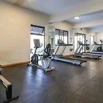 Emaza Lux Stylish, Modern 1 Bedroom Apartment, Pool & Gym, At Mi Vida Garden City