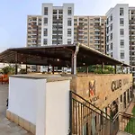 Emaza Lux Stylish, Modern 1 Bedroom Apartment, Pool & Gym, At Mi Vida Garden City