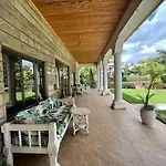 The Palace Inn, Karen
