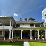The Palace Inn, Karen