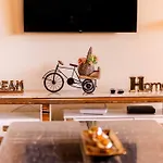 Royal Castle 3 Bedroom En-Suite Cozy Apartment