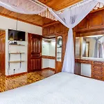 Royal Castle 3 Bedroom En-Suite Cozy Apartment