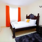 Meg\'S Serenity Suites