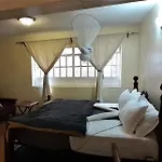 Lulu\'S Guesthouse Property