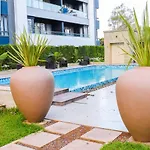 Elegant 2 Bedroom In Riverside Square