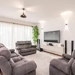 Executive Two Bdrm With Gym & Sauna .