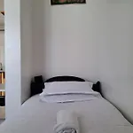 Cozy & Chic Studio With Study, Pool, Gym And Espresso Maker
