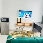 E&C Racecourse Gardens, Studio Apartment With Pool