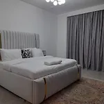 Stephanies 3 Bed Furnished
