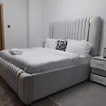 Stephanies 3 Bed Furnished