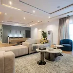 Lazizi Luxe