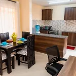 2Bed 5 Minute Walking Distance To Cbd/Town