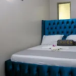 Definitehomes1 - Fully Furnished Studio With A Rooftop Restaurant Near Jkia Airport, Downtown Nairobi