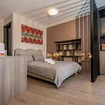 Escada Studio & 2-Bedroom, Rooftop Swimming Pool, Gym, Workspace, Wonderiss Homes Westland Living