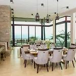 Glass House At Champagne Ridge Villa By Yourhost