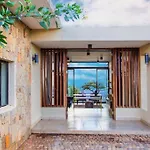 Glass House At Champagne Ridge Villa By Yourhost