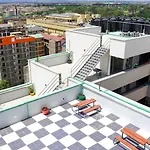 Modern 1Br Apartment With Stunning City Views - Free Parking & Wifi