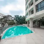 2Bedroom Apartment With Balcony Views Aramis