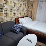 Lovely & Cozy Compact Studio Near Airport With Rooftop View