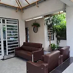 Lux Suites Utawala Family House
