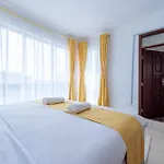Lux Suites Demeure Cloud Nine Apartments